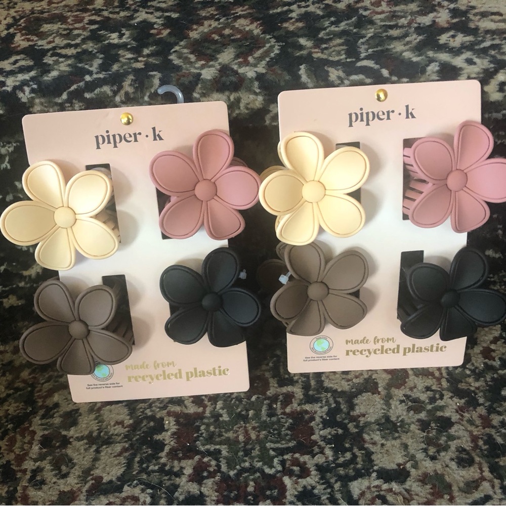 Piper Flower Hair Clips - Pink,Cream,Black,Taupe
2 Brand New sets; 8 clips total
